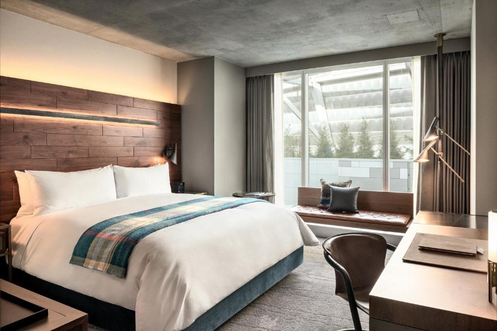 the DOUGLAS, Autograph Collection - Resim 45