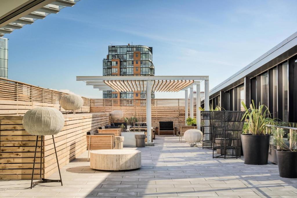 the DOUGLAS, Autograph Collection - Resim 26