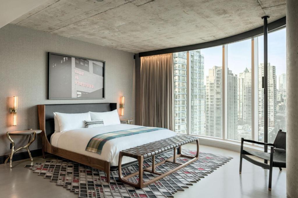 the DOUGLAS, Autograph Collection - Resim 14