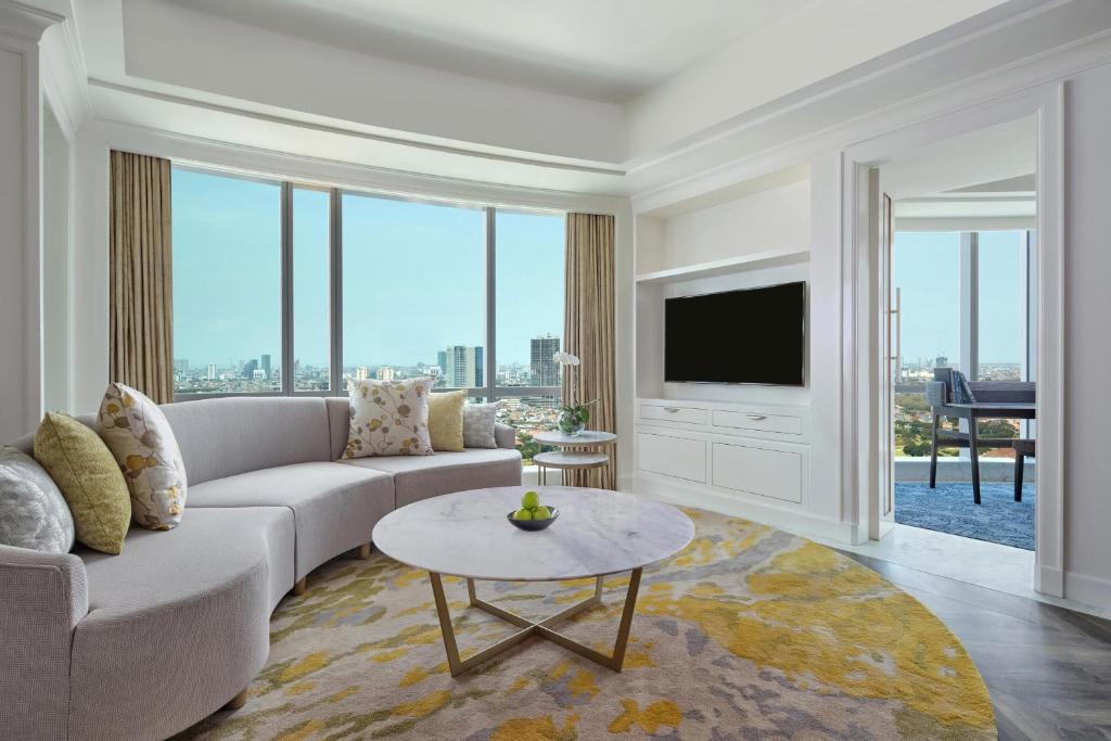 TV a/nebo společenská místnost v ubytování The Westin Surabaya