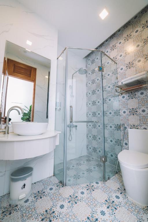 Phòng tắm tại Hạ Na Hotel Đà Lạt