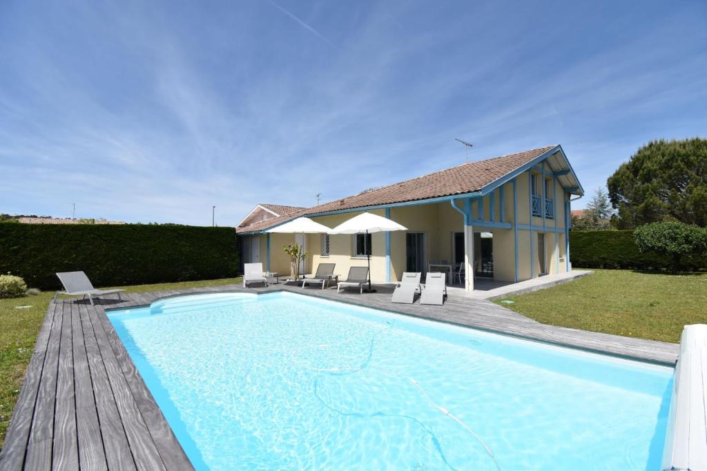 Gallery image of Square Leon Desclaux - Seignosse confortable villa contemporaine avec piscine in Seignosse