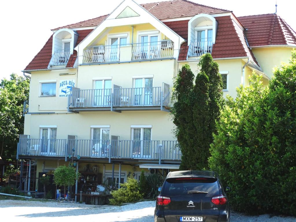 Zdjęcie z galerii obiektu Aqua Ház Panzió 4 J w Balatonfüred