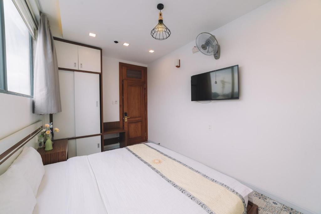 Giường trong phòng chung tại Hạ Na Hotel Đà Lạt