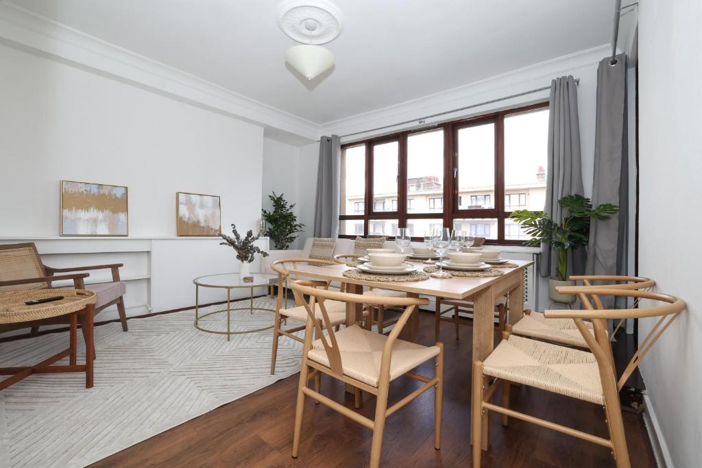 a dining room with a table and chairs at 3BDR Kings X Apt for 7 with Balcony and near tube in London