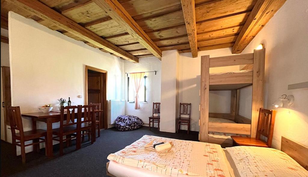 Apartmány Na Rynku Chvalšiny 18 - Deluxe Double Room With Bathtub And Shared Kitchen