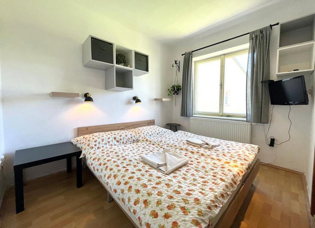 Apartmány Na Rynku Chvalšiny 18 - Twin Or Double Room With Shared Kitchen