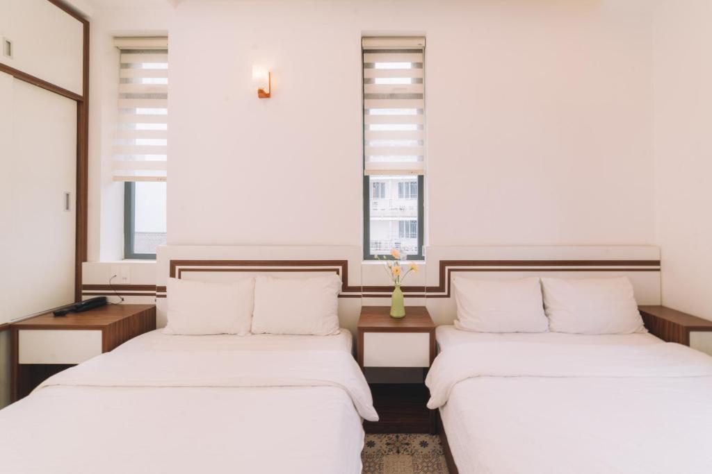 Postel nebo postele na pokoji v ubytování Hạ Na Hotel Đà Lạt
