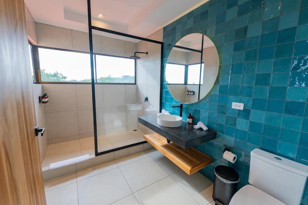 Koupelna v ubytování Marala Hotel