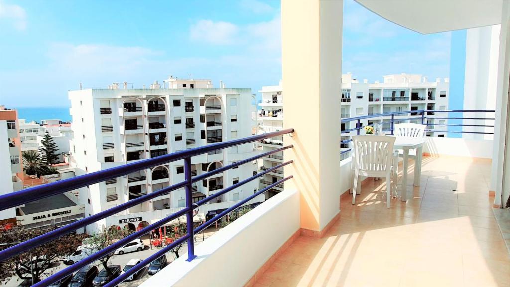 Beach Lover's Paradise: 3BR 2 min from the Sand