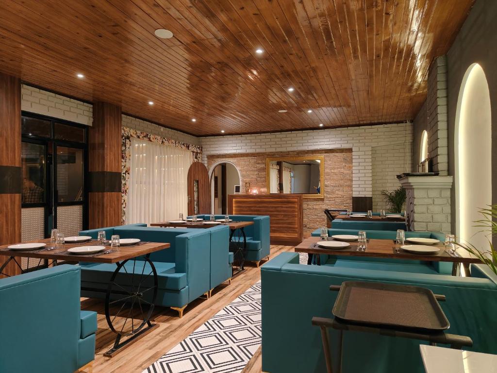 Posezení v ubytování Mount Polaris Suites & Spa