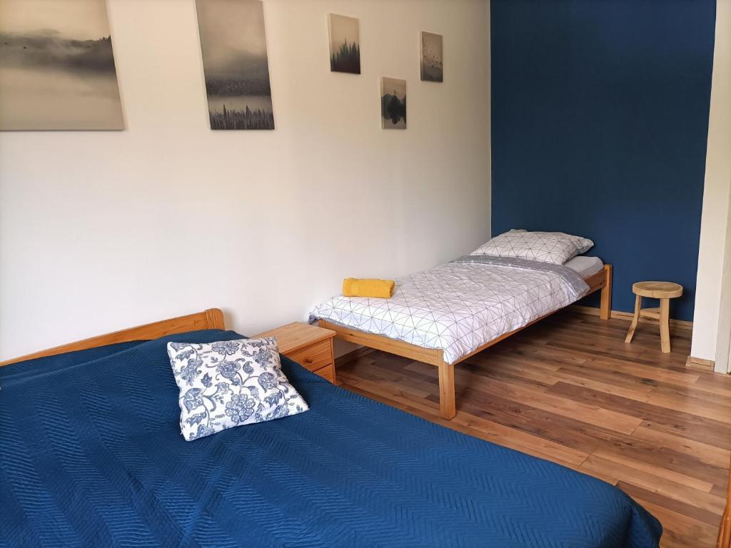 Ένα ή περισσότερα κρεβάτια σε δωμάτιο στο Liget Vendégház