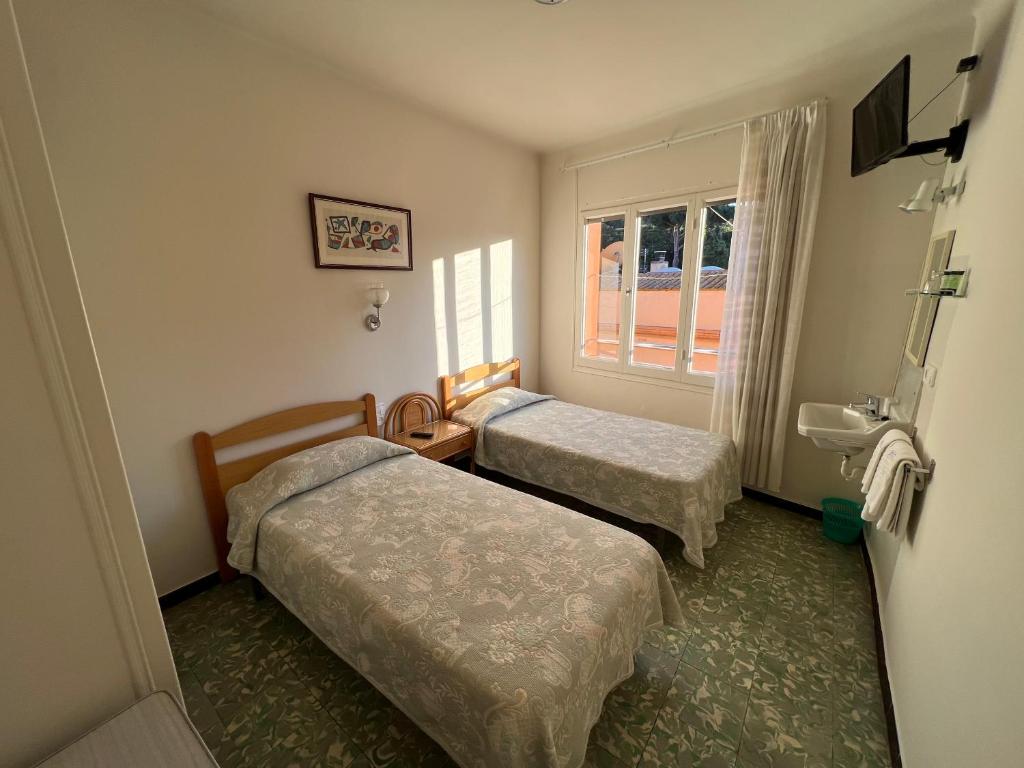 Postel nebo postele na pokoji v ubytování Hostal Zurich