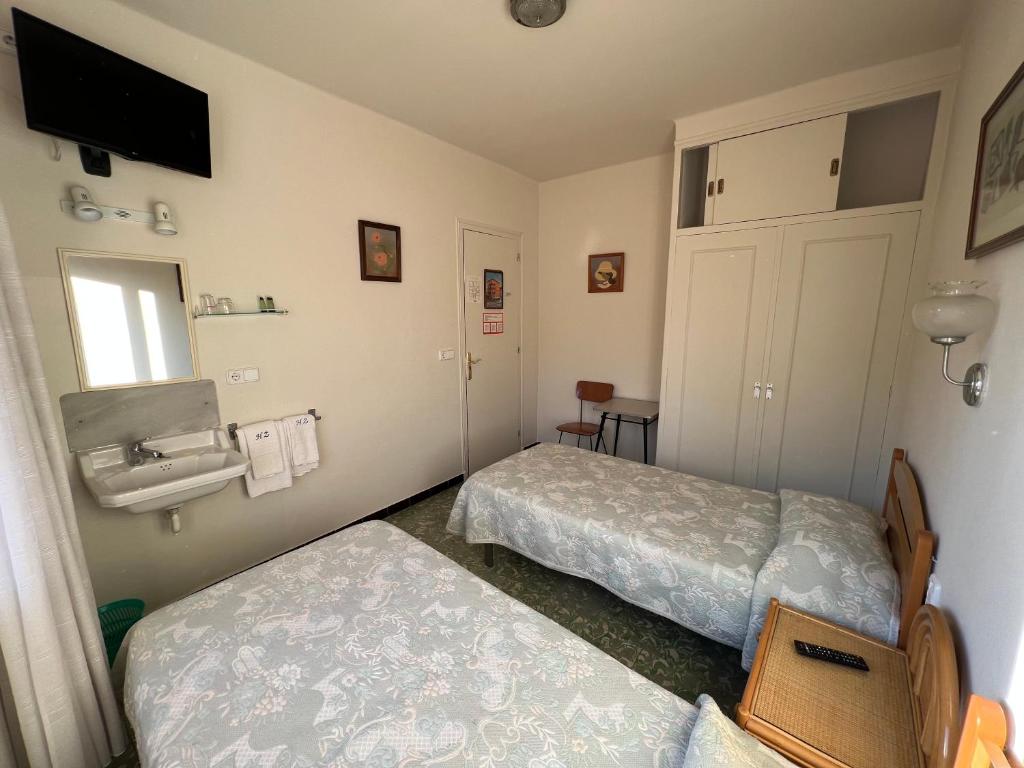 Postel nebo postele na pokoji v ubytování Hostal Zurich