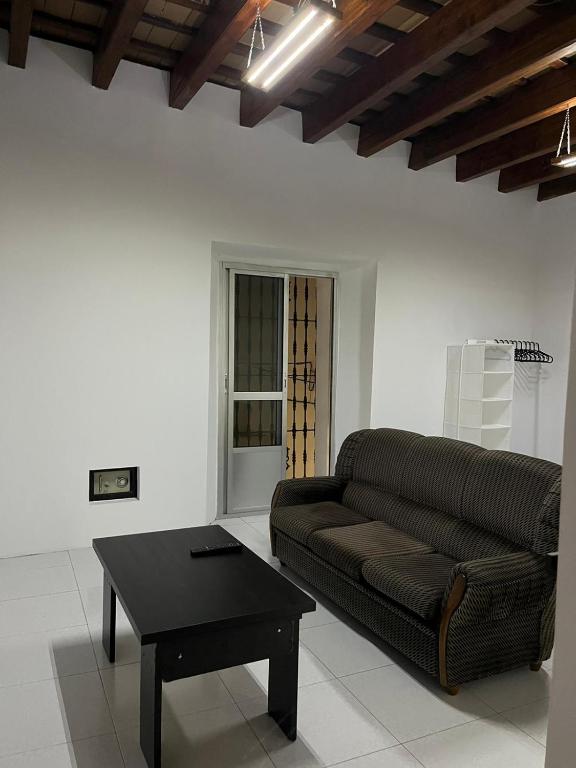 Część wypoczynkowa w obiekcie Apartamentos Arquillo de Rota