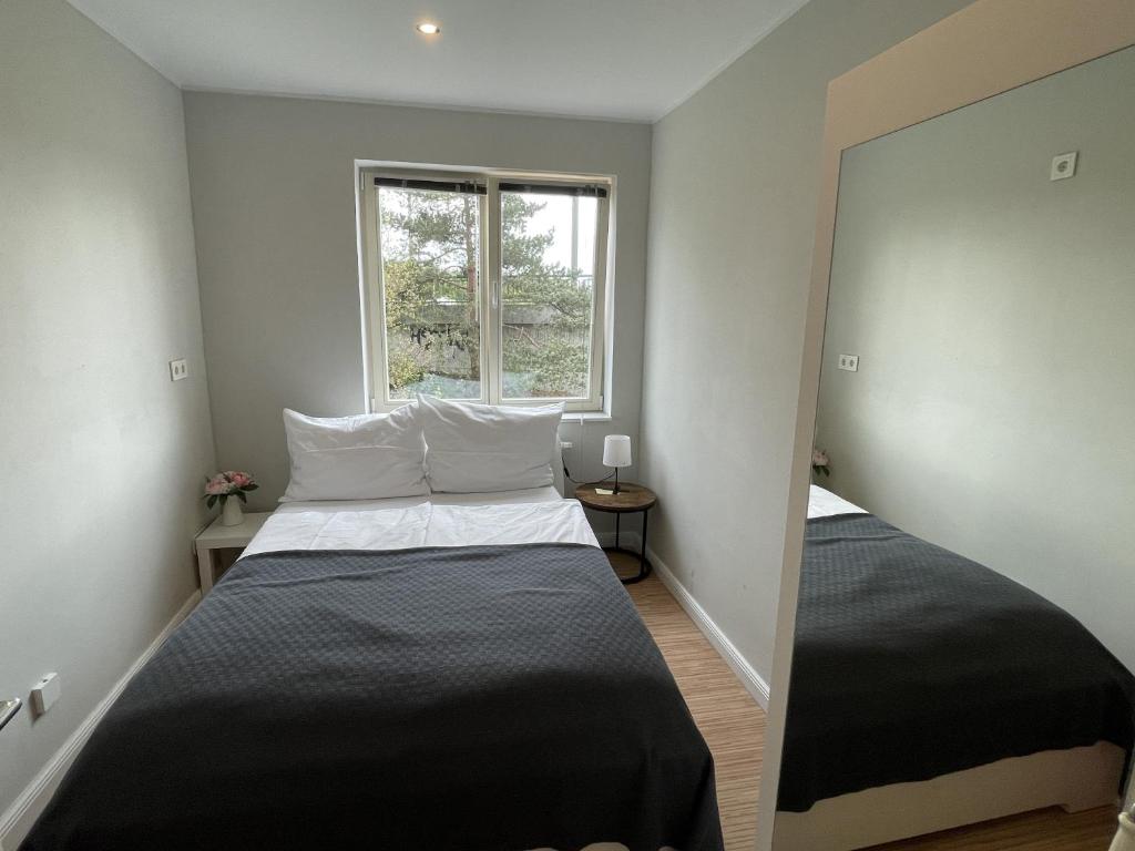Postel nebo postele na pokoji v ubytování Ahoi Hostel