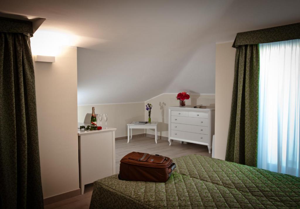 Postel nebo postele na pokoji v ubytování Hotel San Berardo