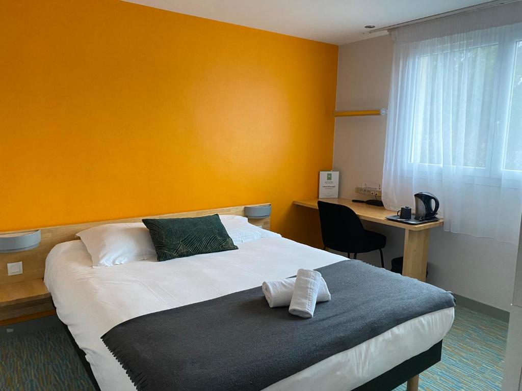 Le Clos Du Pontic Logis et Cit'Hotel - Klassisches Zimmer Mit Doppel- Und Einzelbetten