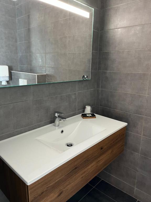 Le Clos Du Pontic Logis et Cit'Hotel - Habitación Doble Confort