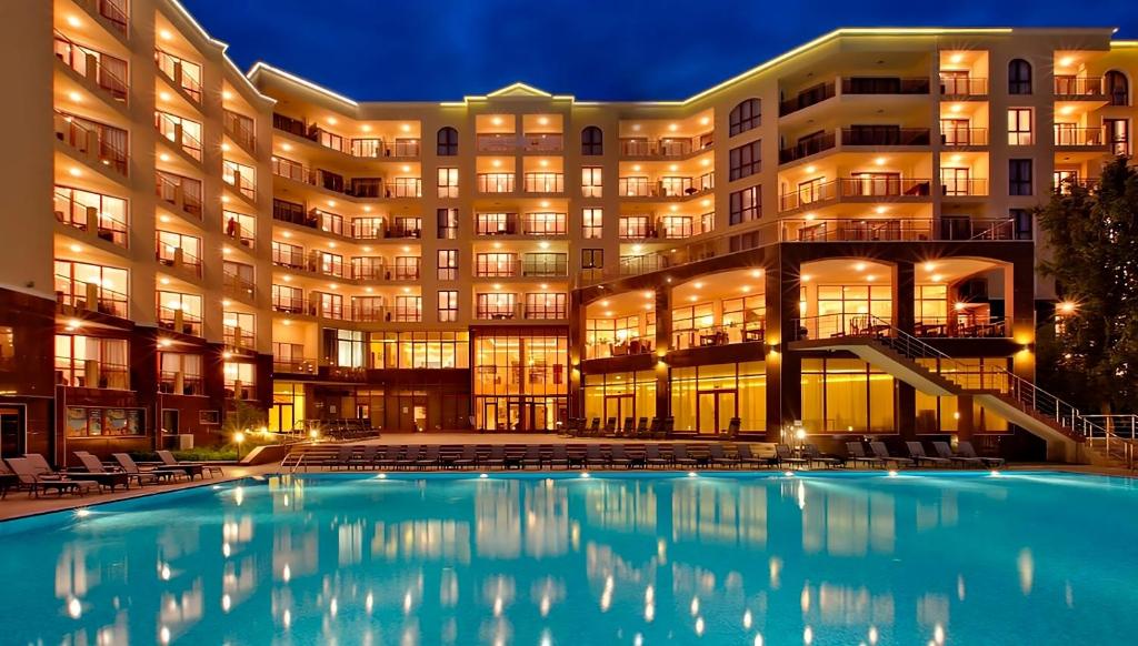 Bazén v ubytování Europroperties Golden Line nebo v jeho okolí