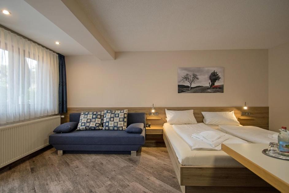 Postel nebo postele na pokoji v ubytování Hotel Klosterbräustuben