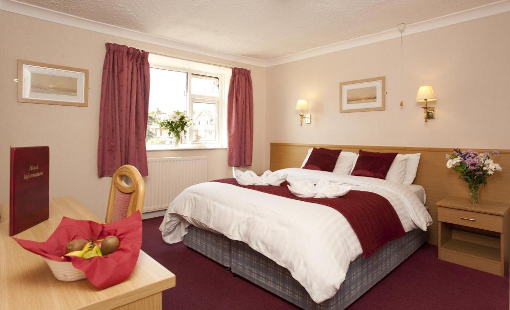 Ένα ή περισσότερα κρεβάτια σε δωμάτιο στο Denewood Hotel