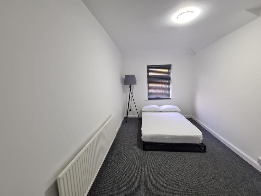 Gallery image of Emergency - Bedrooms Only in Birkenhead