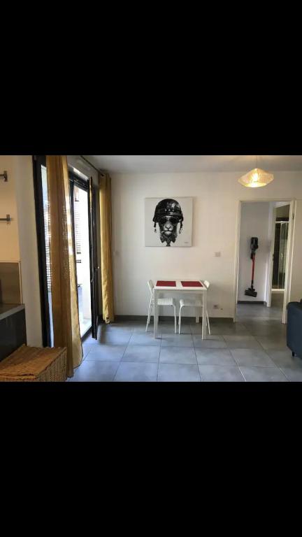 Fotografia z galérie ubytovania F2 50 m2 avec place de parking en ss privative et Clim chambre v destinácii Montpellier