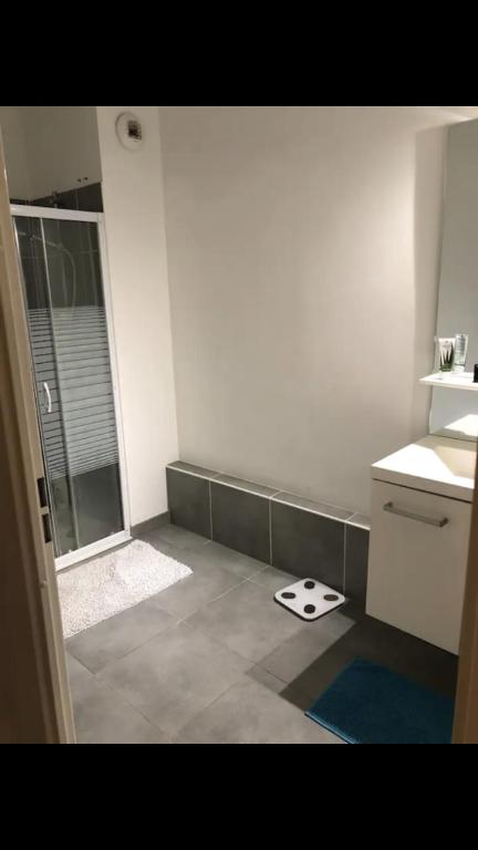Fotografia z galérie ubytovania F2 50 m2 avec place de parking en ss privative et Clim chambre v destinácii Montpellier
