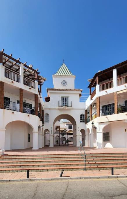 Zdjęcie z galerii obiektu Premium Apartment 50 mts from de the beach in Pueblo Quinta w mieście Benalmádena