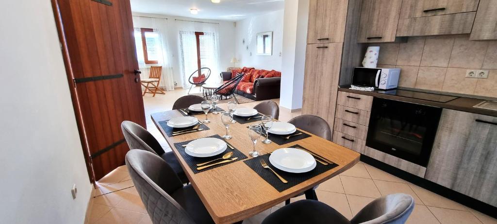 Kuchyňa alebo kuchynka v ubytovaní Villa Casa Mia