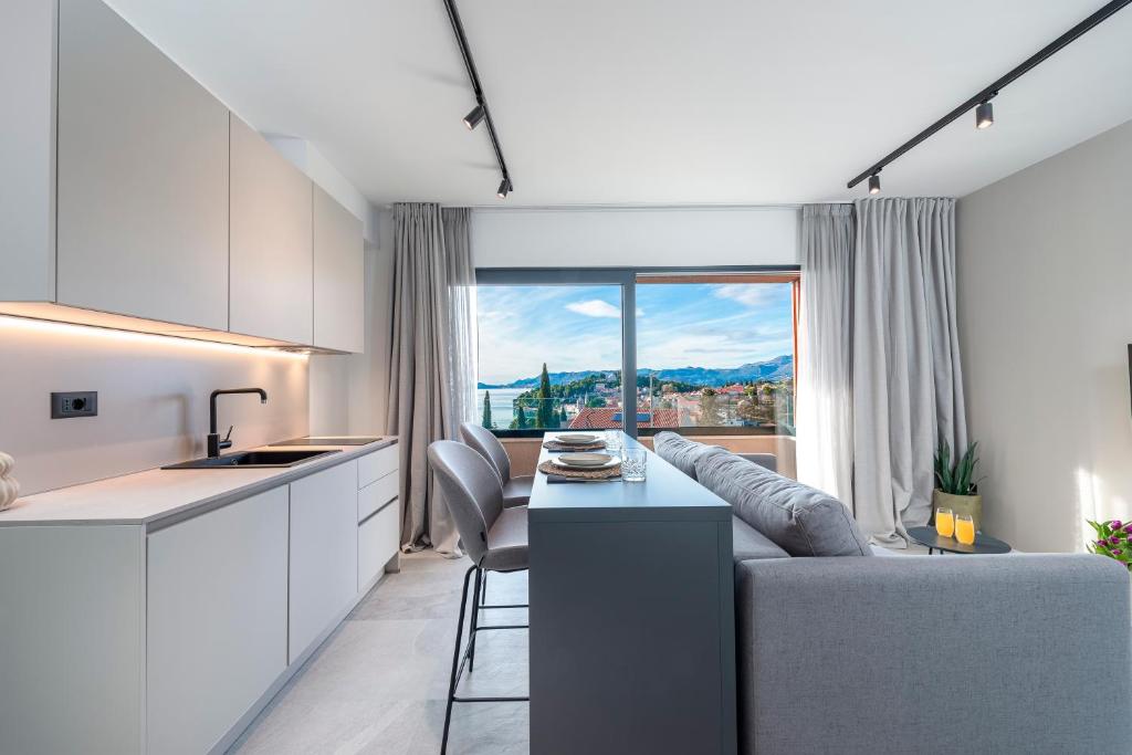 Кухня или мини-кухня в "Villa AnMari" The Cavtat View Residence

