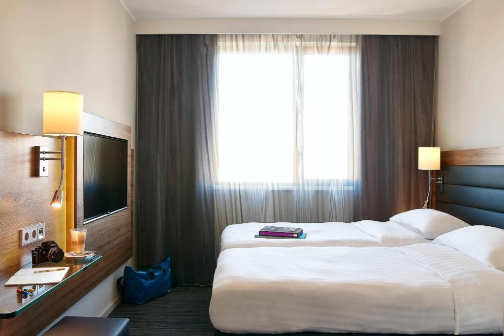 Postel nebo postele na pokoji v ubytování Moxy Ludwigshafen
