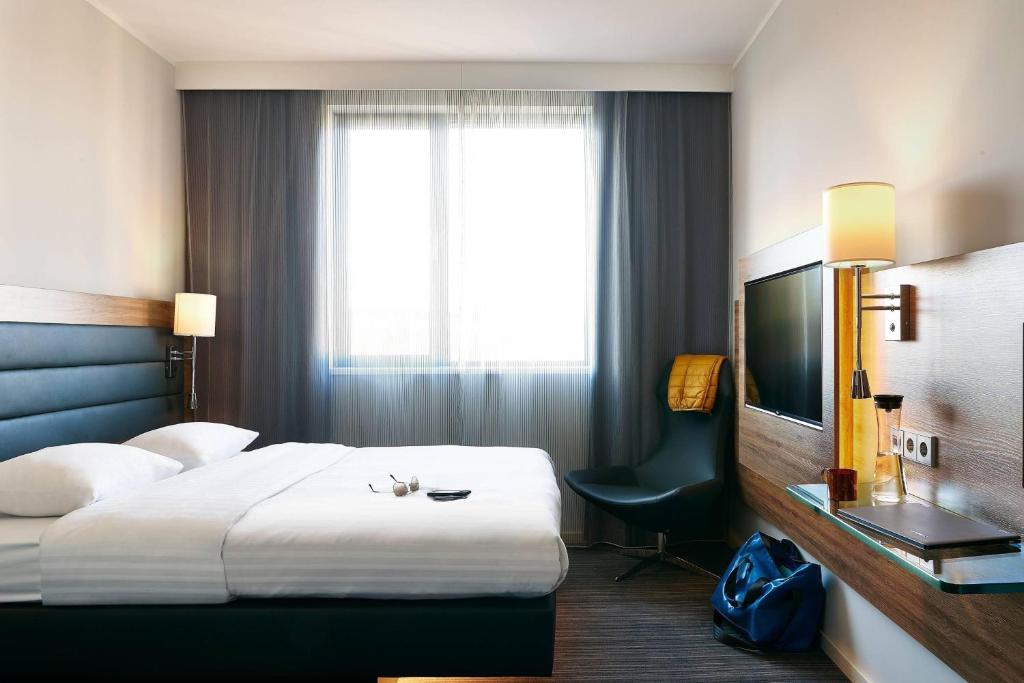 Postel nebo postele na pokoji v ubytování Moxy Ludwigshafen