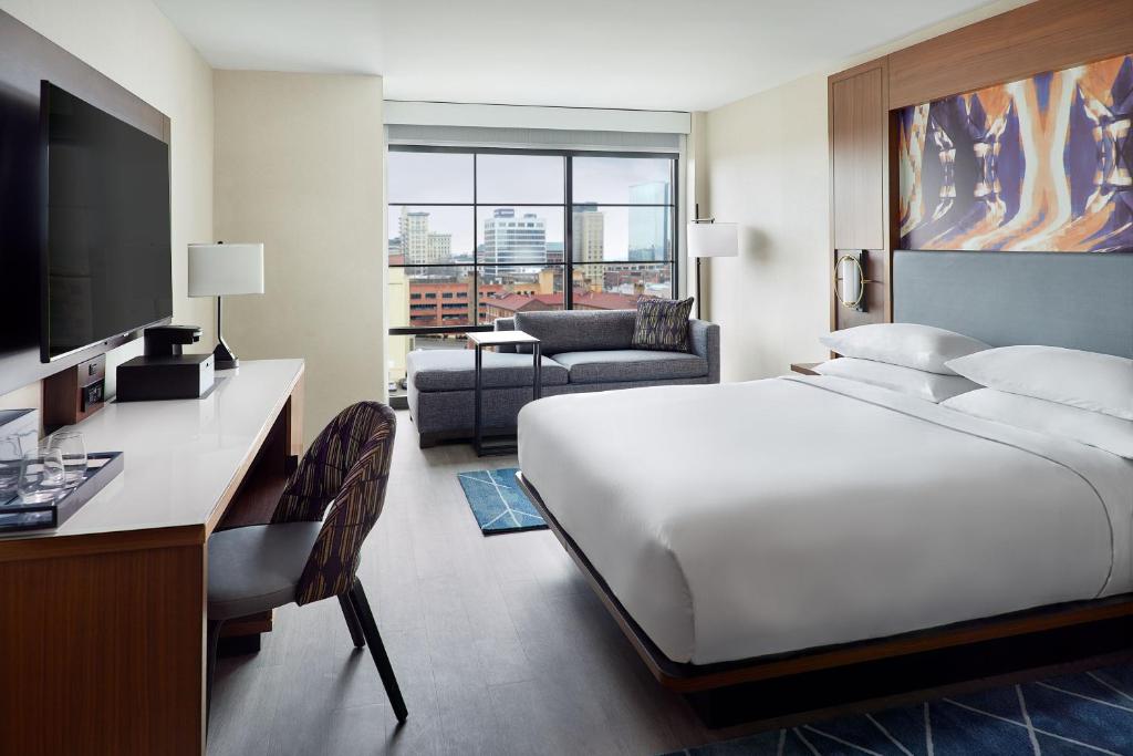 Marriott Knoxville Downtown photo