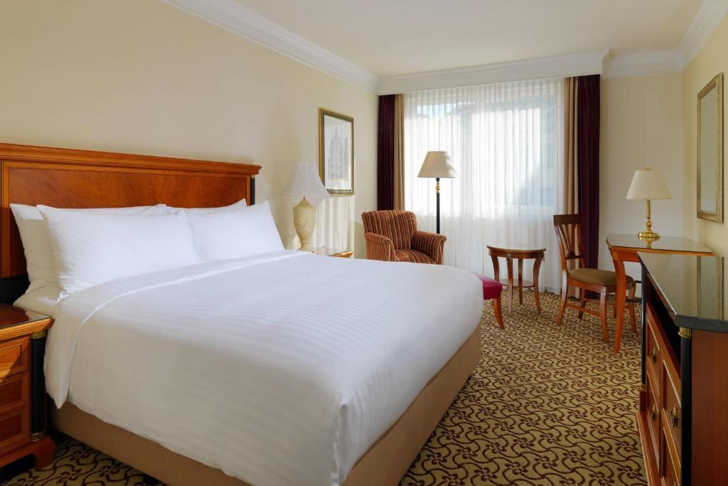 
Deluxe Double with 1,8 x 2m Bed
