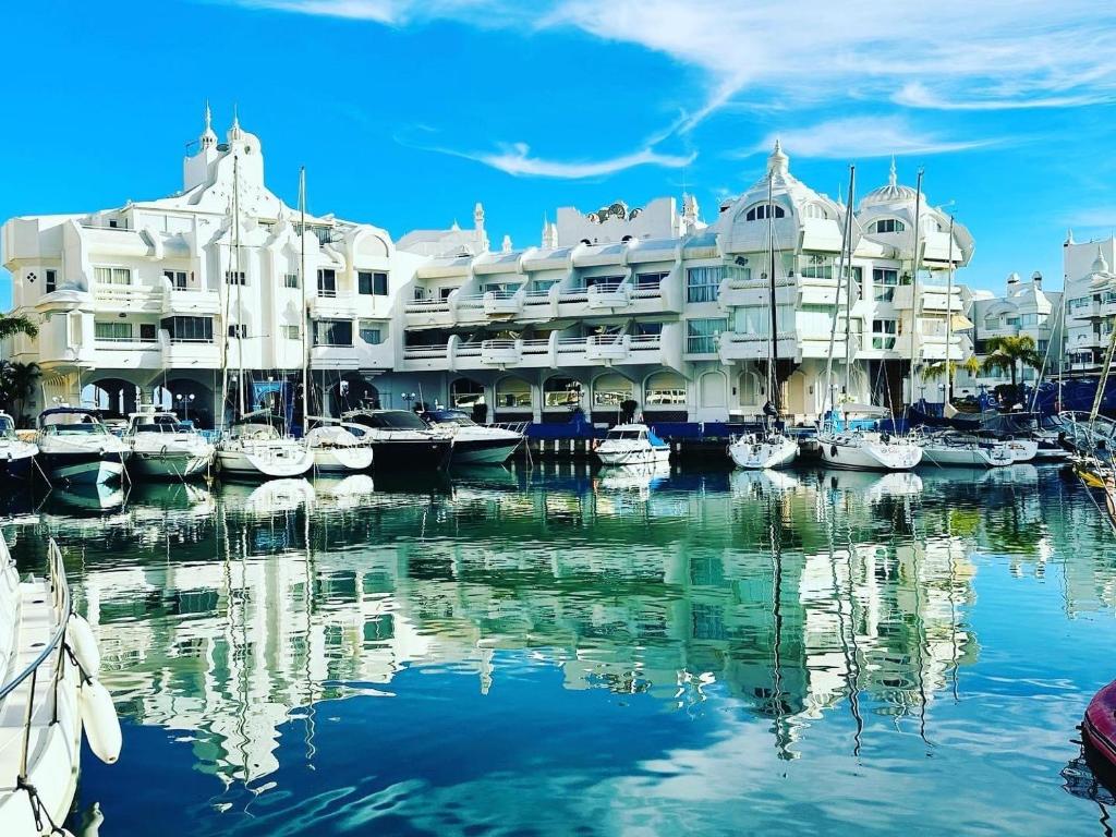 Puerto Marina Apartment