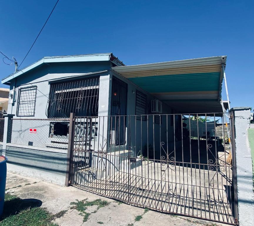 John & Marina’s Place - Housity
