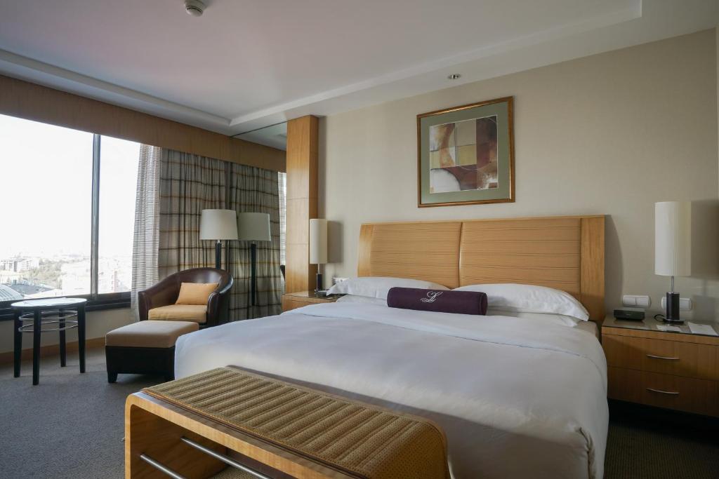 Postel nebo postele na pokoji v ubytování Lugal, a Luxury Collection Hotel, Ankara