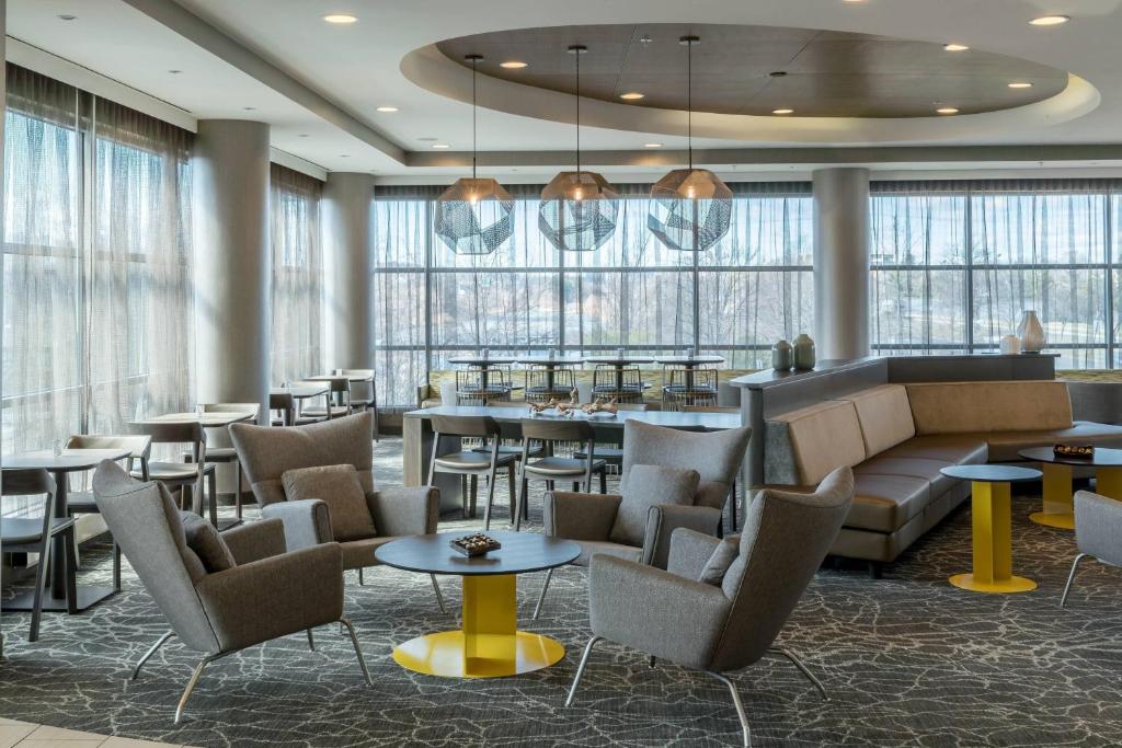 Posezení v ubytování SpringHill Suites Alexandria Southwest