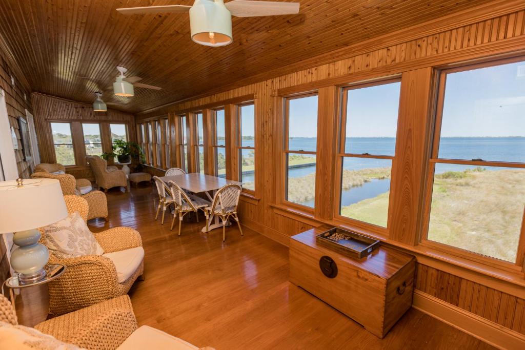 The Burrus House Inn Waterfront Suites, Manteo (updated prices 2025)