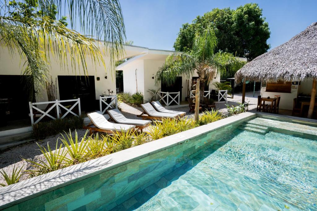 Bazén v ubytování Antema Lodge Secteur Tamarindo, piscine, yoga, gym, jungle et paix nebo v jeho okolí