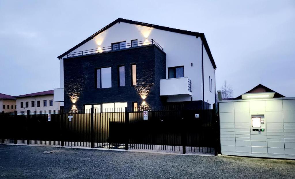 Budova, kde se vila nachází