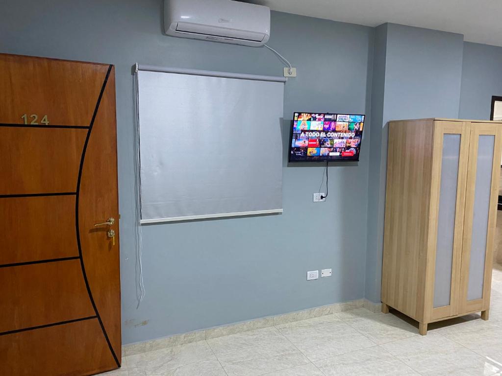 TV a/nebo společenská místnost v ubytování España Suites Hotel