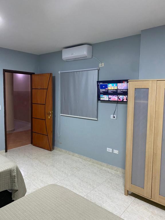 TV a/nebo společenská místnost v ubytování España Suites Hotel