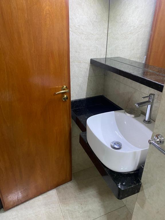 Koupelna v ubytování España Suites Hotel