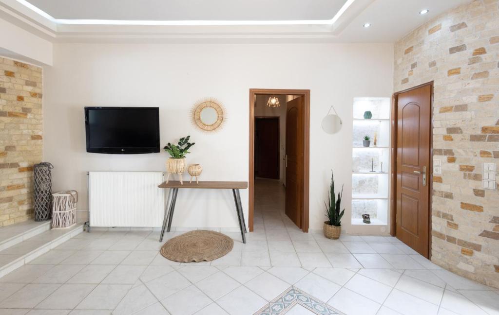 Telewizja i/lub zestaw kina domowego w obiekcie CITY CENTER VILLA HERSONISOS