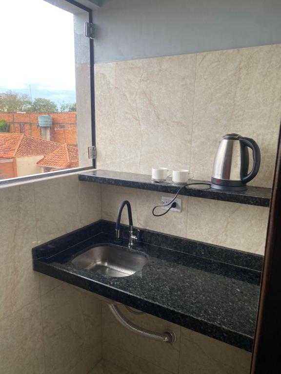 Kuchyň nebo kuchyňský kout v ubytování España Suites Hotel