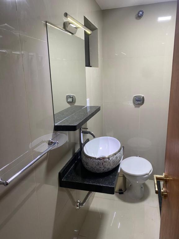 Koupelna v ubytování España Suites Hotel