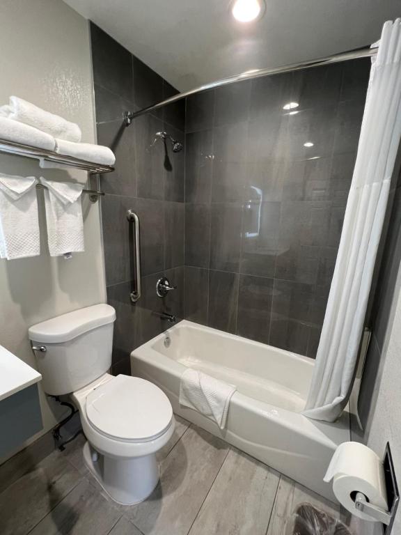 Quality Inn Tracy I-205 - Reina Suite